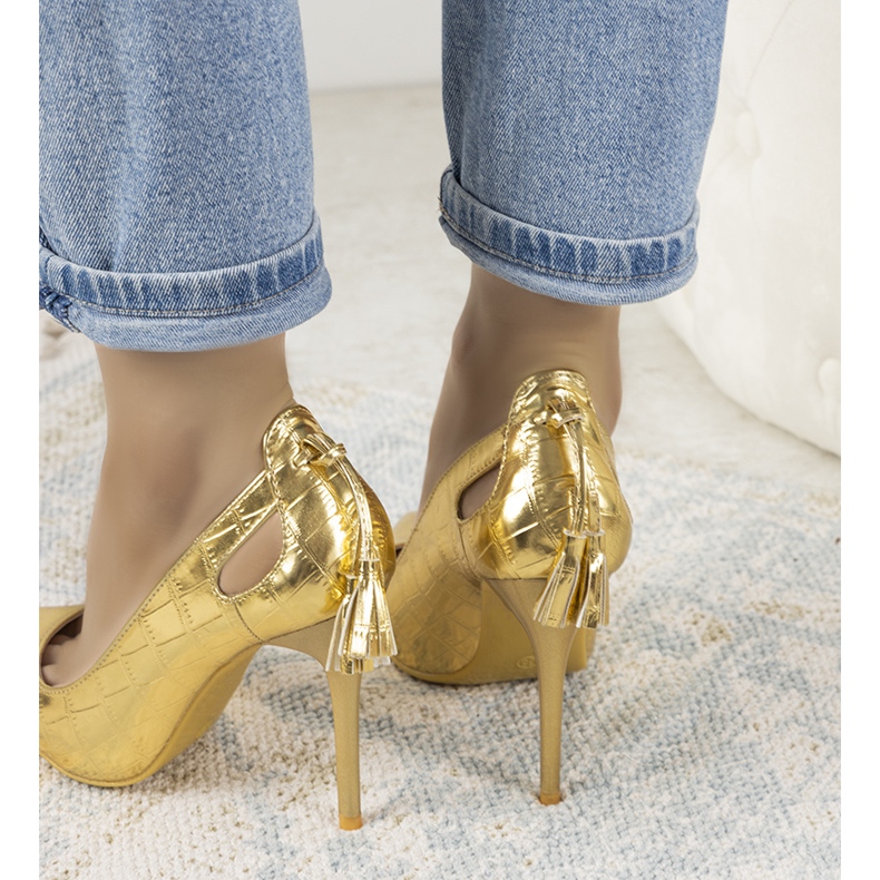 Zlatne igle s ukrasnim permevanskim izrezima zlatna 1