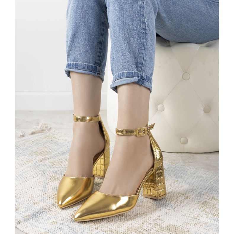 Zlatne pumpe na Ayersovom stupu zlatna 1