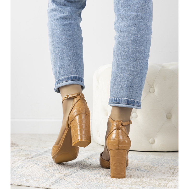 Camel pumpe na Daviesovom postu smeđa 1