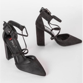 Crne pumpe na stupu Piper crno 1