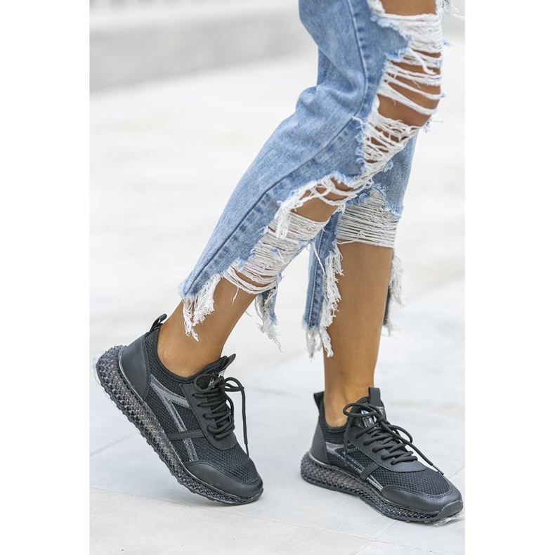 Crne trenerke s ukrasima Lil crna 1