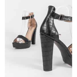 Crne sandale na Dolores stupu crna 2