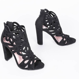 Crne čizme s izrezima iz Leah crna 1