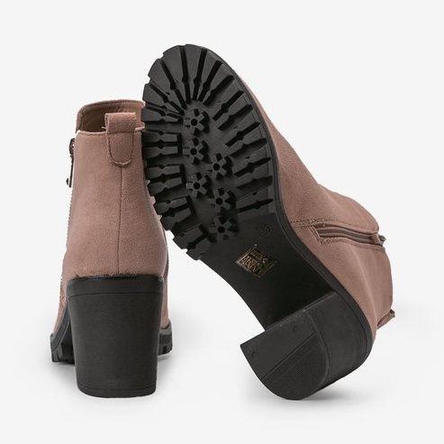 Svijetlosmeđe gležnjače na Tiny post smeđa 2