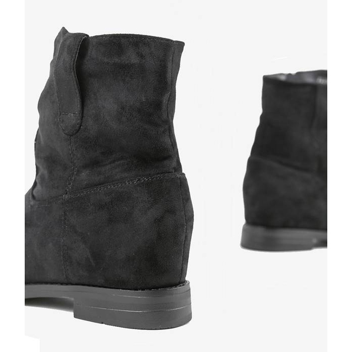 Crne čizme na pokrivenoj peti Buenna na klin crno 2