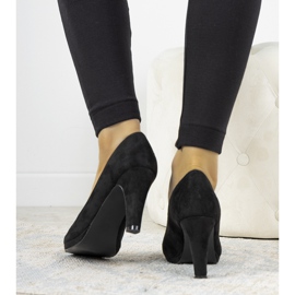 Crne pumpe na stupu od eko kože Sara crna 1