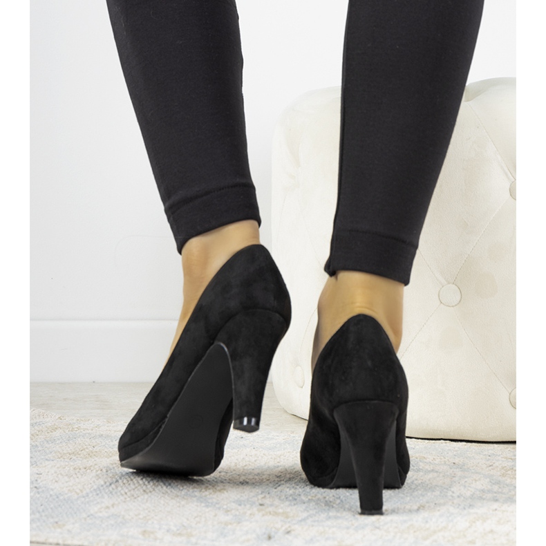 Crne pumpe na stupu od eko kože Sara crno 1