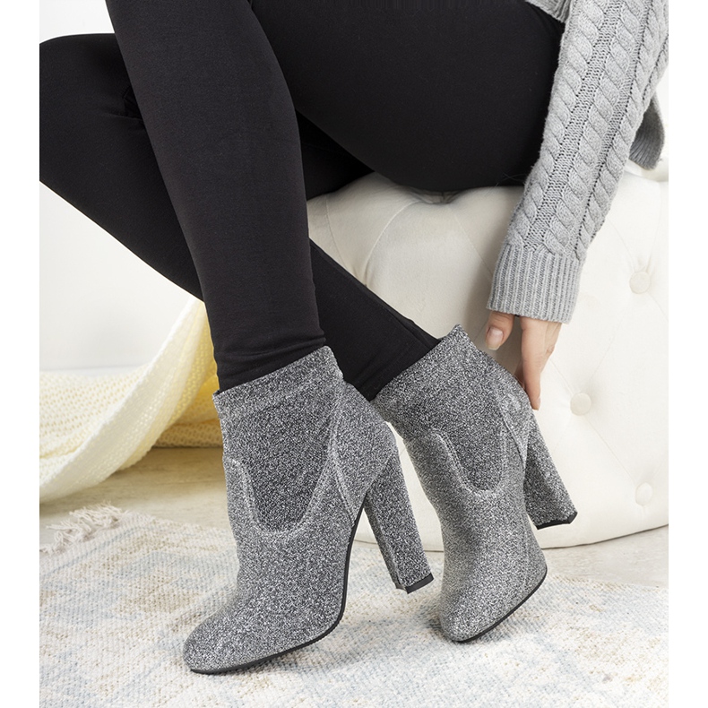 Srebrne sjajne gležnjače na Birgit stupu srebro 1