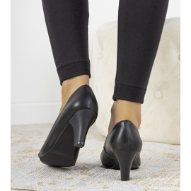 Crne pumpe na stupu Molina crna 1