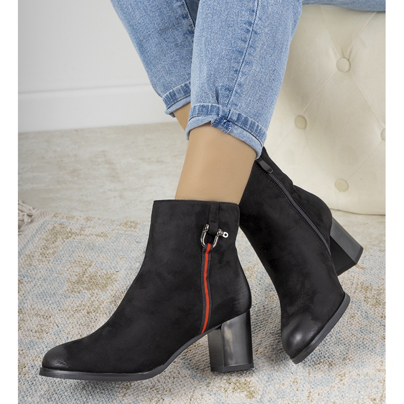 Crne čizme s ogrebotinama iz Montana crna 1