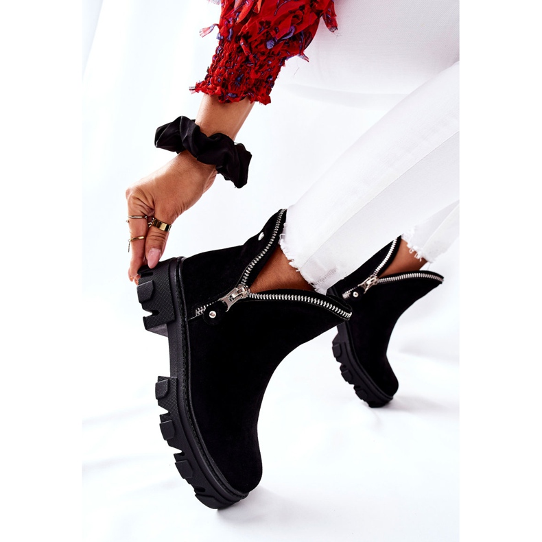 FI1 Ženske čizme od antilopa u crnom ritmu s izrezima 2