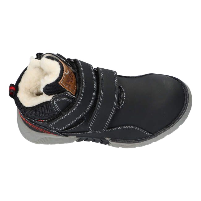 American Club XD18 / 21 Crne izolirane sportske cipele s krznom crno 1