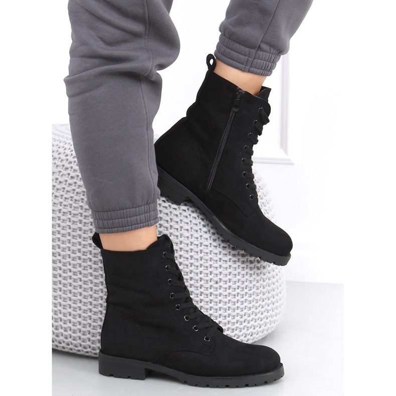 Radnici na vezanju od Bente Black crna 1