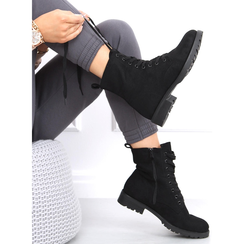 Radnici na vezanju od Bente Black crna 2