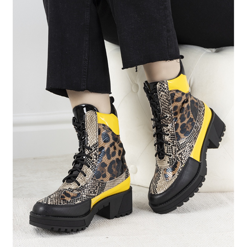 Crni hvatači u životinjskom motivu Felisa crno 1