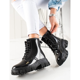 Sergio Todzi Crni lovci na platformi crno 2