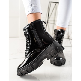 Sergio Todzi Crni lovci na platformi crno 1