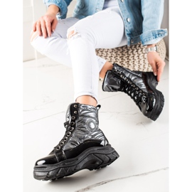 TRENDI Modne prošivene zamke crna srebro 2