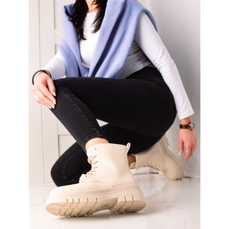 TRENDI Klasični bež traperi na platformi 1