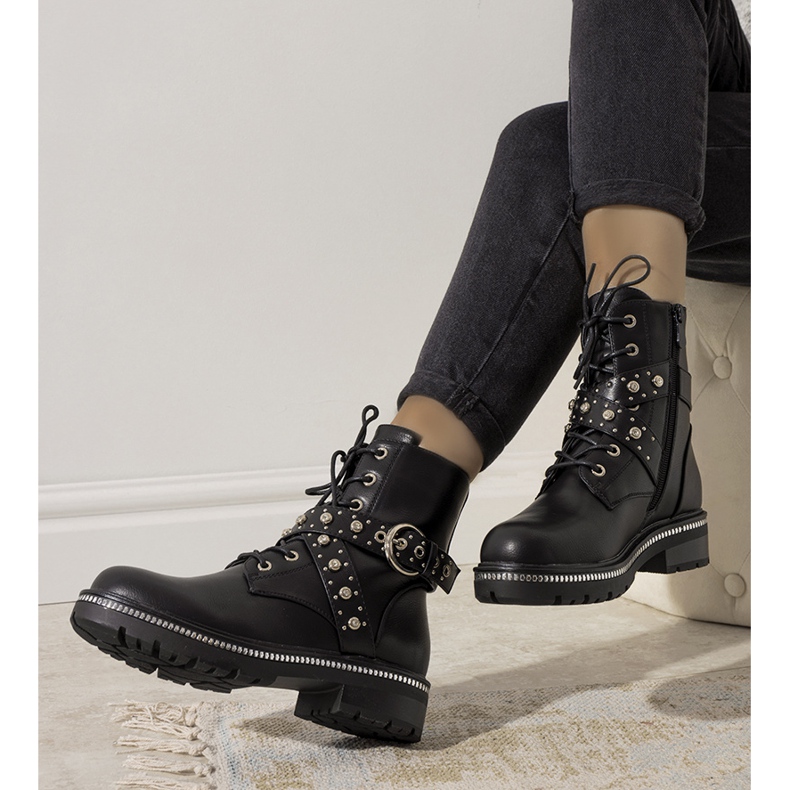 Crne izolirane čizme Joann crna 1