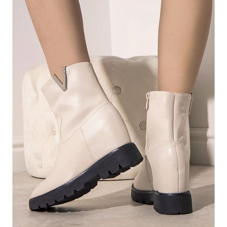 Bež ženske čizme na Goldie klin ekru 1