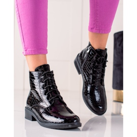 TRENDI Elegantne čizme na vezanje crno 1