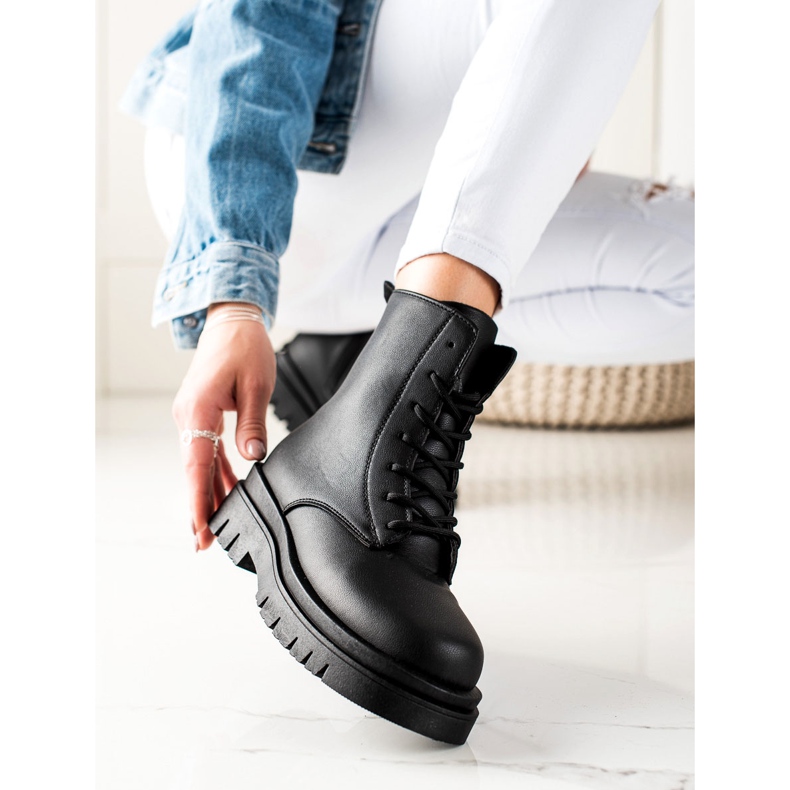 TRENDI Klasični crni traperi na platformi crno 1