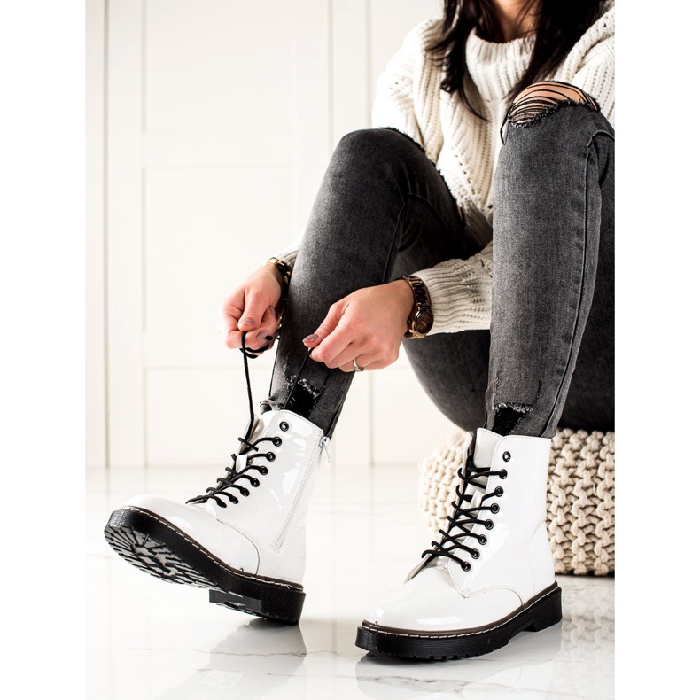 TRENDI Bijele izolirane čizme bijela 2