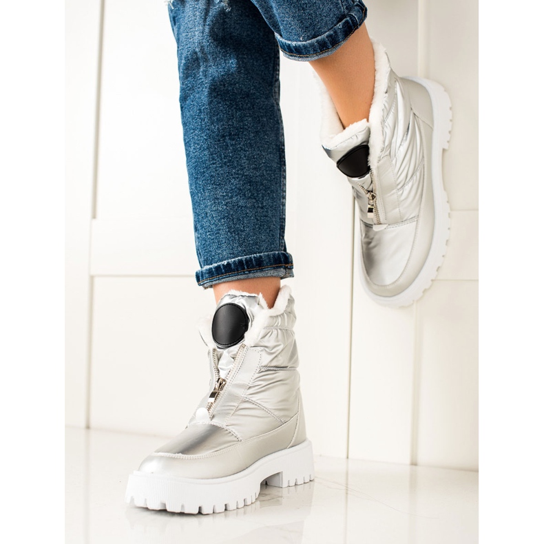 TRENDI Srebrne sjajne čizme za snijeg srebro 1