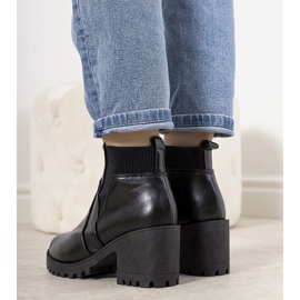 Crne izolirane čizme na stupu Ruel crna 1