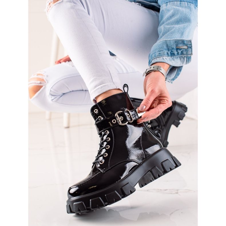 TRENDI Lakirani radnici s kopčom crno 1