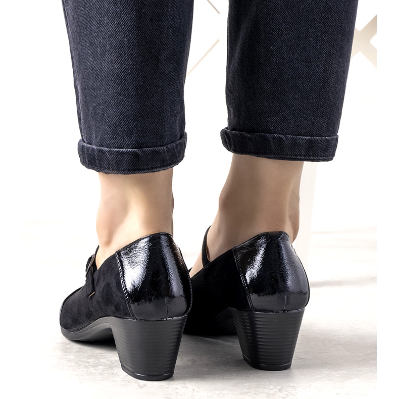 Crne pumpe na stupu s lakiranim desertnim prstom crna 1