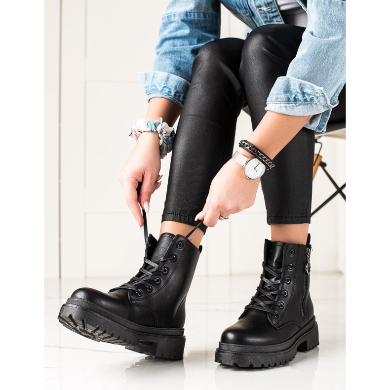 TRENDI Crni traperi s patentnim zatvaračem crno 2