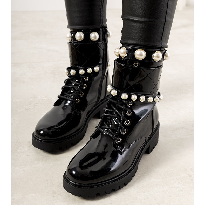 Crno lakirane ženske cipele Corso crna 1