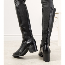 Crne čizme na izoliranom Jurado stupu crna 1