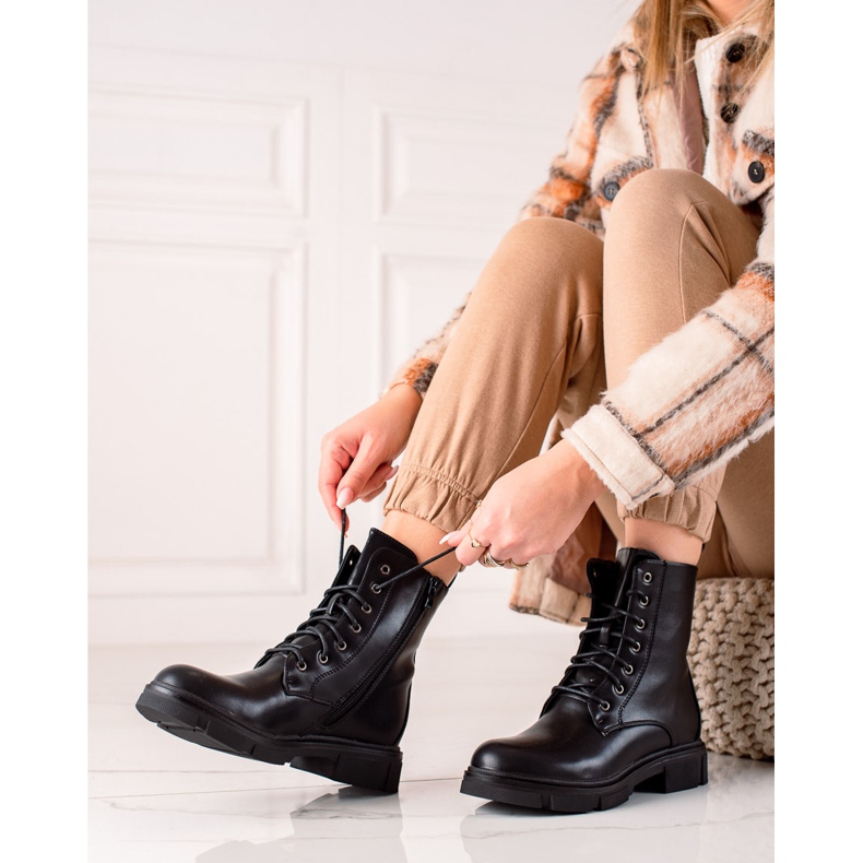 Ideal Shoes Classic Workers Trappers crno 1