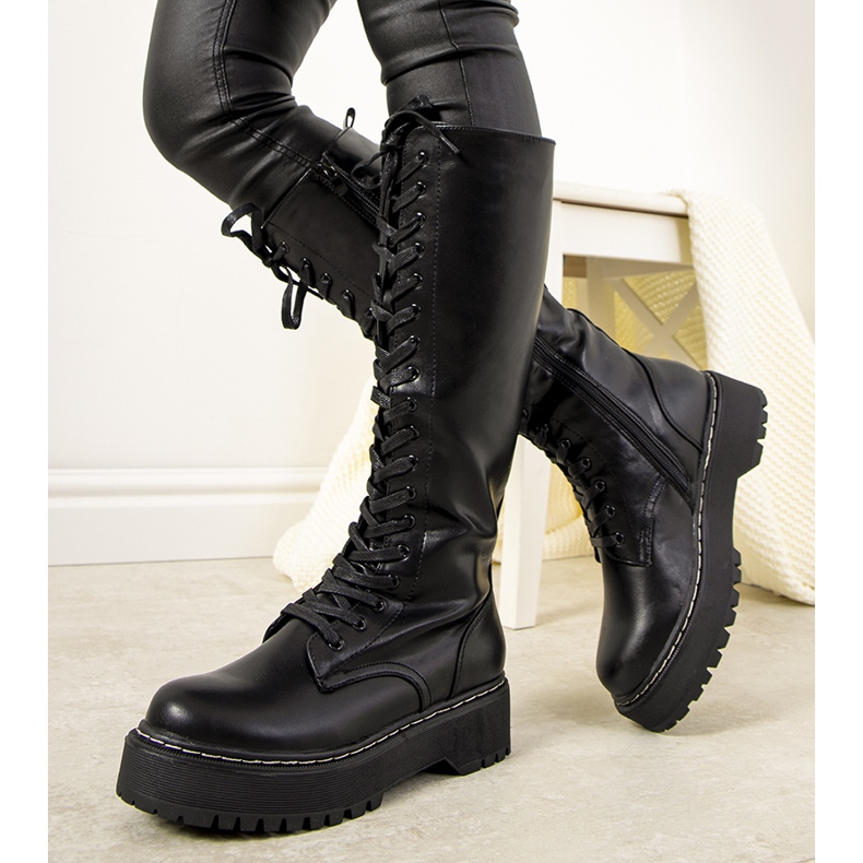 Crne izolirane ženske čizme iz Patina crno 2