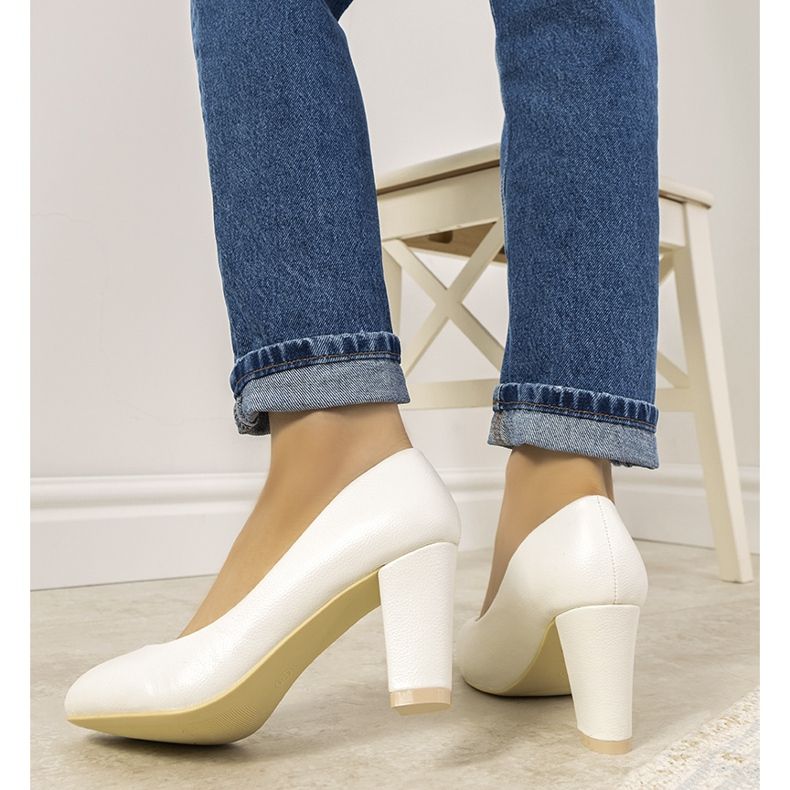 Bijele pumpice na Unos postu bijela 1