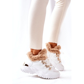 PM1 Bijele sjajne izolirane kožne sportske cipele bijela 2