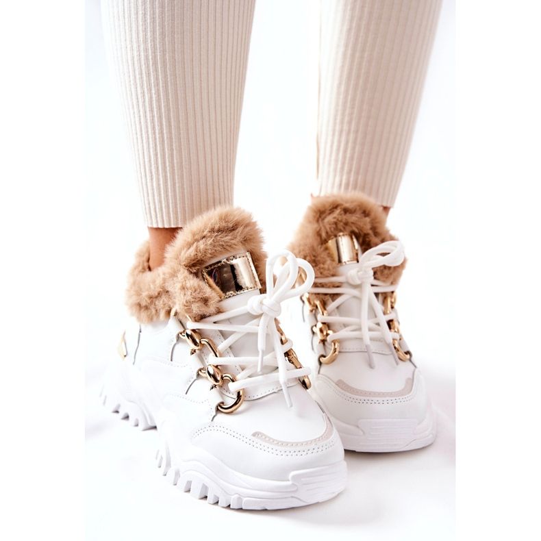 PM1 Bijele sjajne izolirane kožne sportske cipele bijela 3