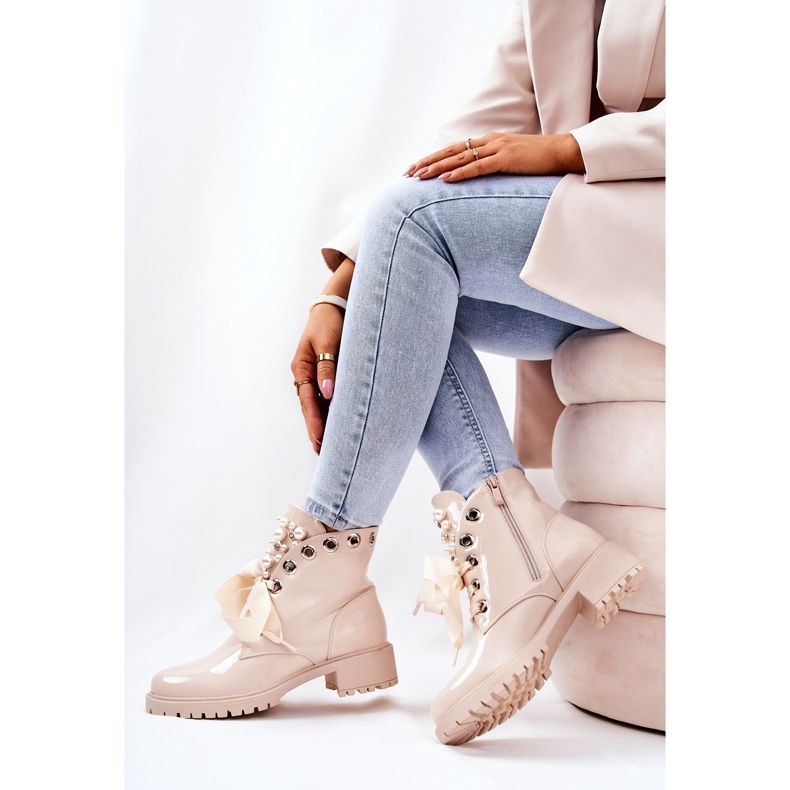 PL4 Lakirane tople radnice s bež biserima 1