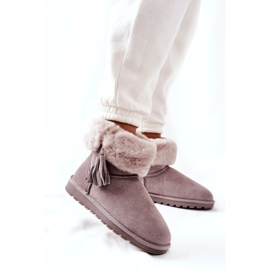 Ženski snijeg izoliran sivim rubovima siva 3