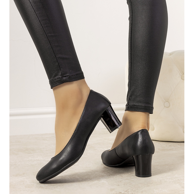 Crne pumpice na Fidelovom stupu crno 1