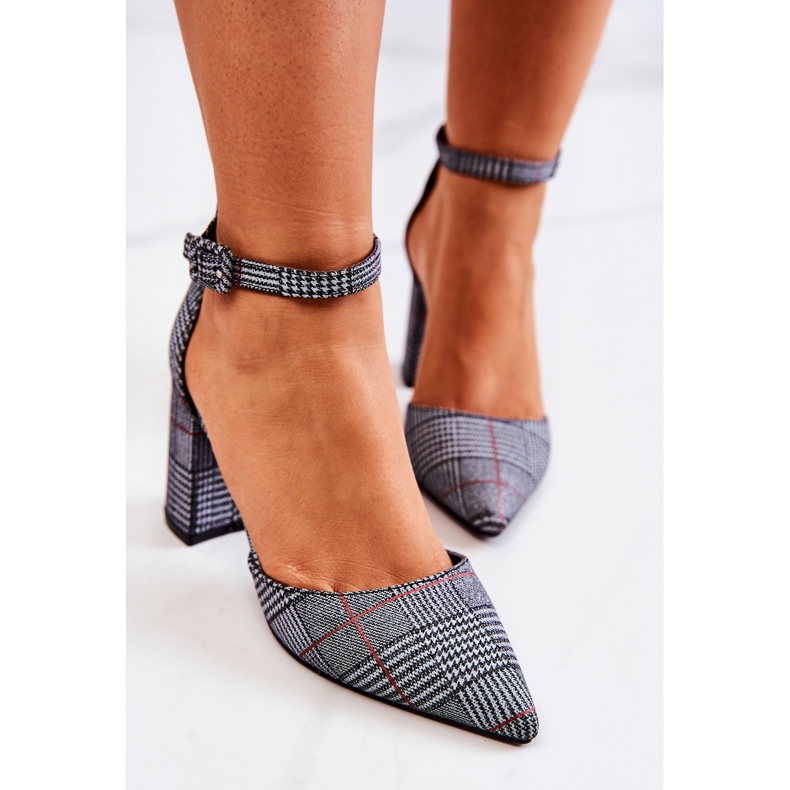 PS1 Pumpe na crno-bijelom kockastom stupu Harye bijela 1