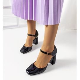 Crne pumpice na Clementovom stupu crno 2