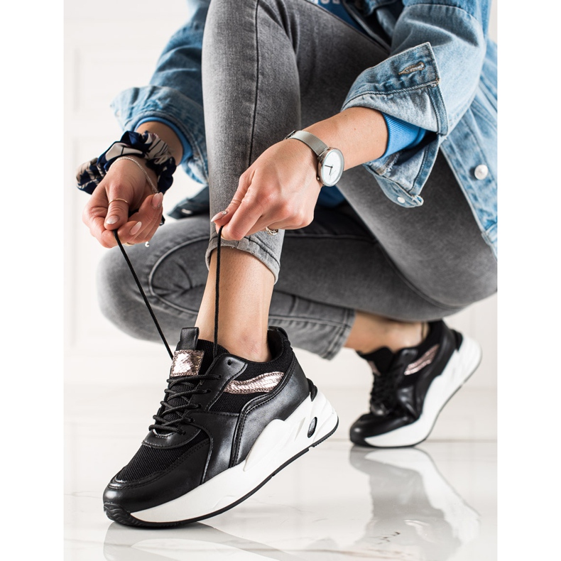 Ideal Shoes Tenisice na platformi crna 1