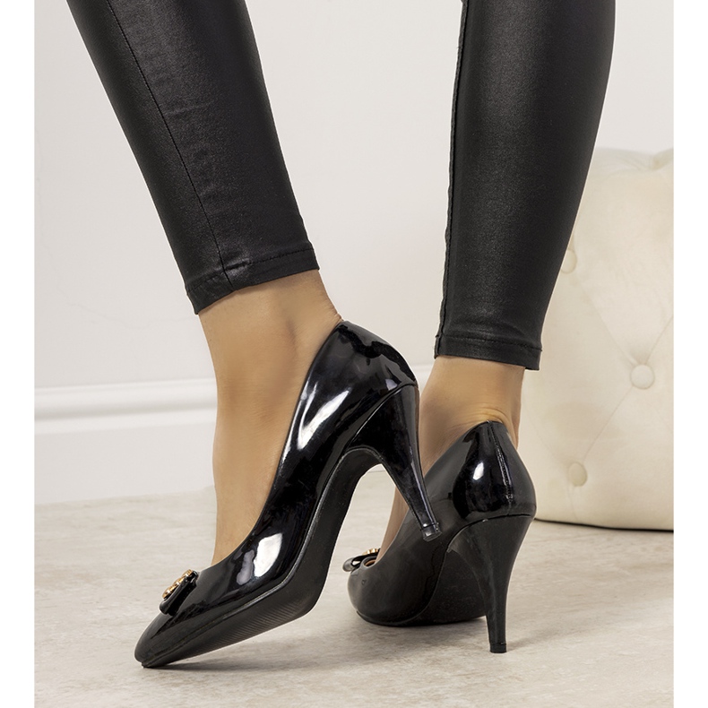 Bež pumpe na precious štikli crna 1