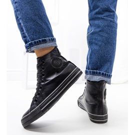 Crne, izolirane Lade tenisice do gležnja crno 2