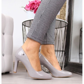 Crpke lakirane na stupu Sergio Leone W SK3G siva 2