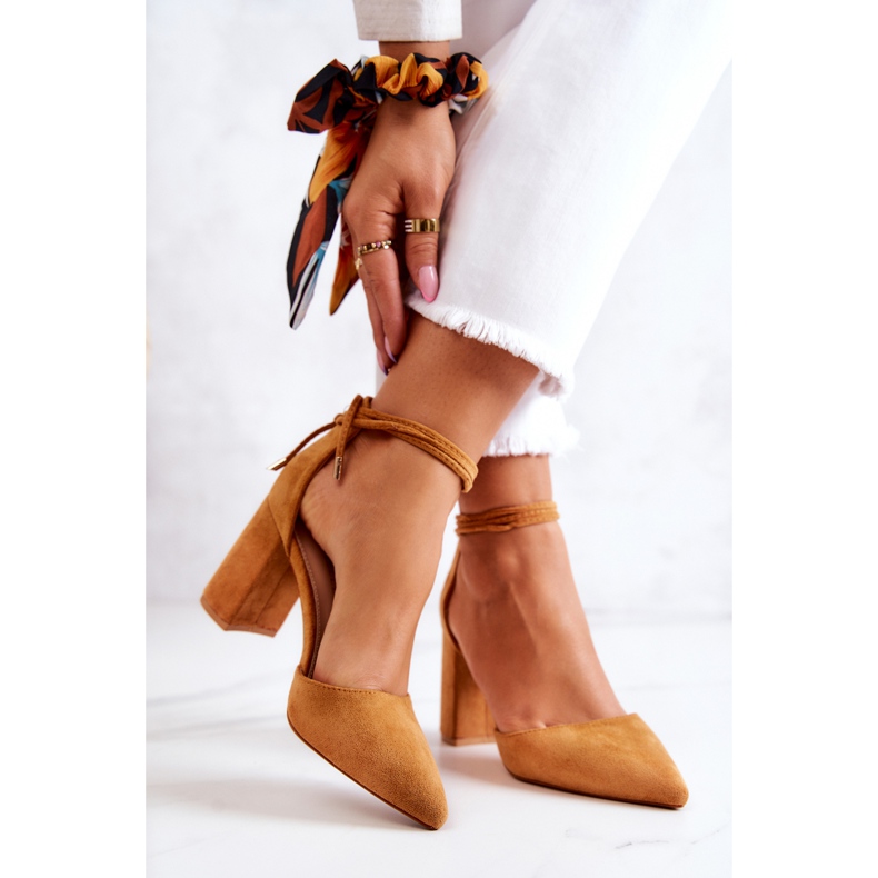 FB2 Pumpe na šipku zavezane devine letice smeđa žuta boja 2